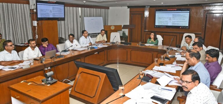 कनेक्शन में देरी पर होगी सख्त कार्रवाई -डिस्काॅम चेयरमैन , कनेक्शन में विलम्ब की पुष्टि के लिए अभियंताओं ने आवेदकों को लगाए फोन