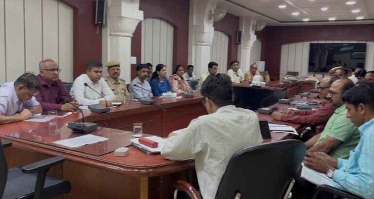 विश्व योग दिवस पर डॉ करणी सिंह स्टेडियम में होगा जिला स्तरीय योग कार्यक्रम,  आयोजन की तैयारियों को लेकर एडीएम सिटी ने ली समीक्षा बैठक