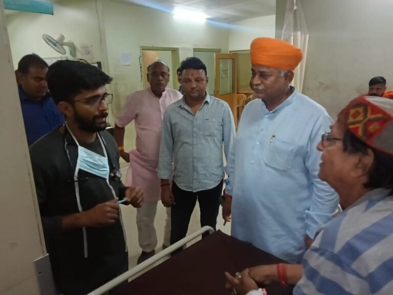 विधायक जेठानंद   ने मडिसिन आईसीयू और कार्डियो वस्कुलर सेंटर का किया निरीक्षण