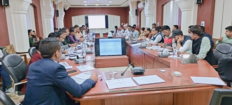 ग्रामीण विकास एवं पंचायती राज विभाग की समीक्षा, एमपी-एमएलए लैड कार्यों को क्वालिटी के साथ समय पर करें पूर्ण – जिला कलेक्टर