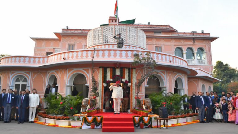 राज्यपाल ने राजभवन और मुख्यमंत्री भजनलाल ने सीएम हाउस में फहराया तिरंगा, सवाई मानसिंह स्टेडियम में राज्य स्तरीय समारोह
