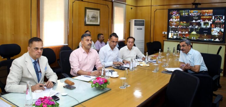 मुख्य सचिव ने की मुख्यमंत्री विकसित ग्राम-शहरी वार्ड अभियान की समीक्षा , 15 मई तक मास्टर प्लान तैयार करें- मुख्य सचिव