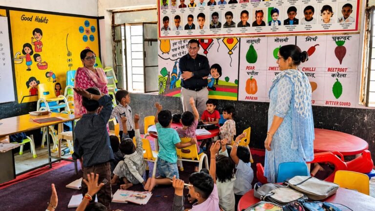 शिक्षा निदेशक ने किया औचक निरीक्षण,दो को 17 CC नोटिस ,एक को किया निलंबित